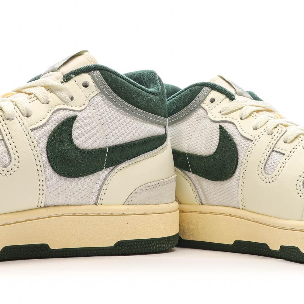 Baskets Blanches/Vertes Homme Nike Attack 7