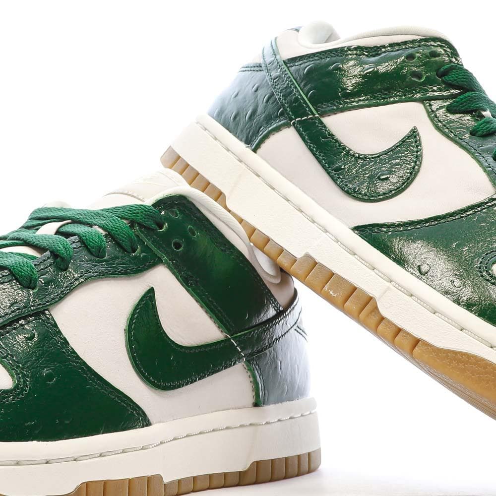 Baskets Blanches/Vertes Femme Nike Dunk Low 7