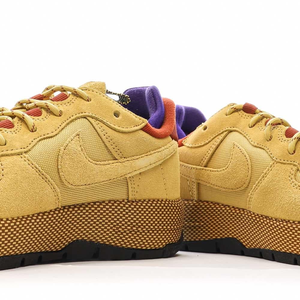 Baskets Jaunes Femme Nike Air Force 1 Wild 7